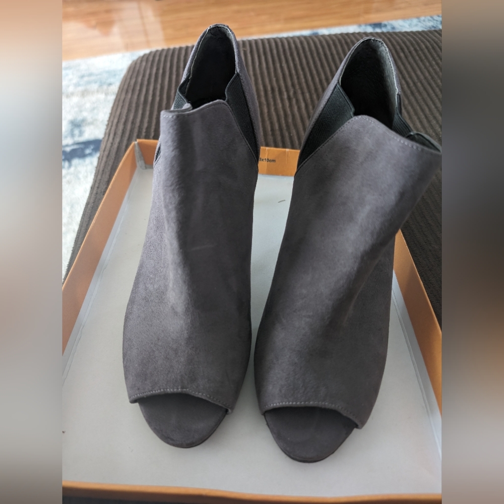 Gray Heels